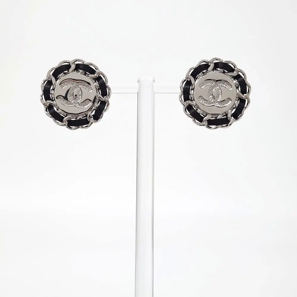 Chanel chain round earrings