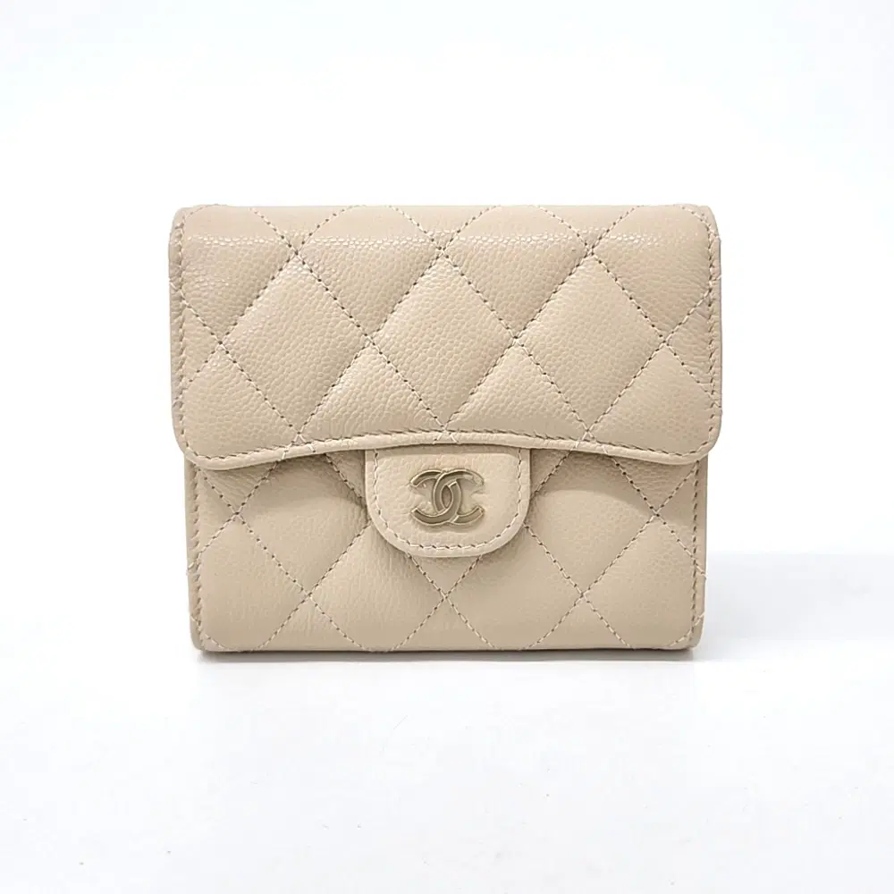 Chanel caviar bi-fold wallet