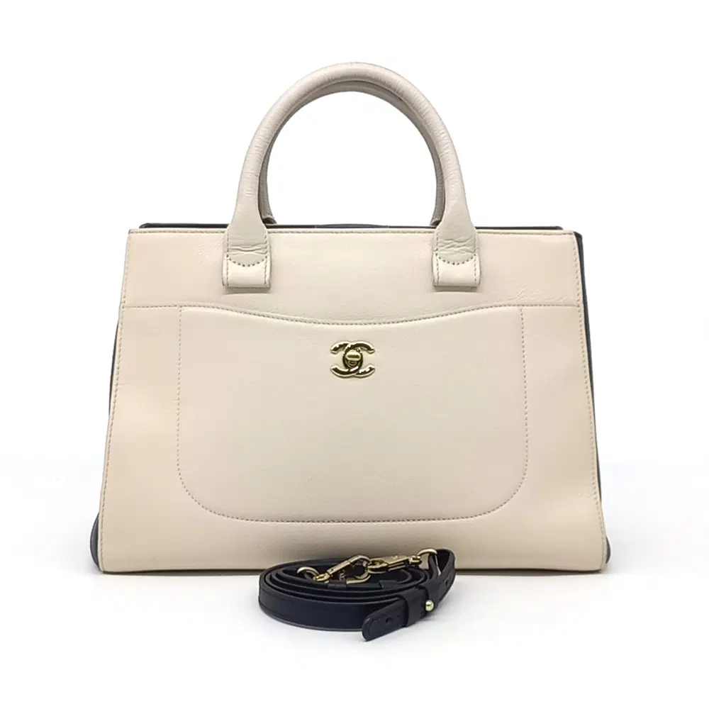 Chanel Neo Bag Medium
