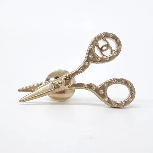 Chanel brooch-Hover-Image