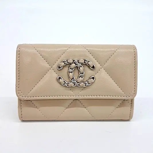 Chanel 19 card wallet
