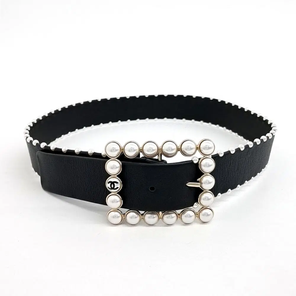 Chanel pearl-embellished belt