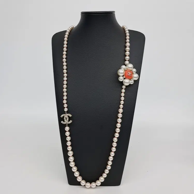 Chanel pearl necklace-Hover-Image