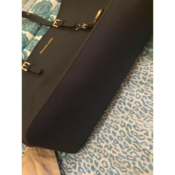 BAG-Hover-Image