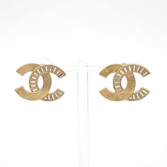 Chanel logo-embellished earrings