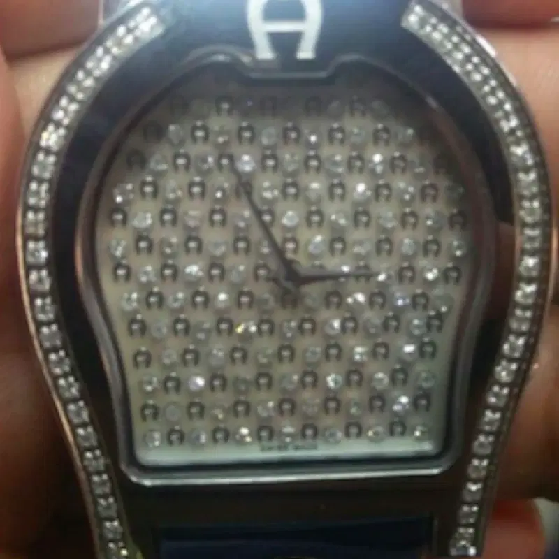 AIGNER Quartz Silver with Diamonds