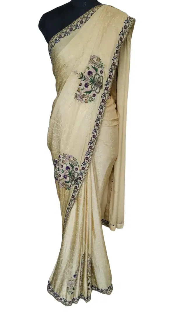 Anamika Khanna Saree Without Blouse