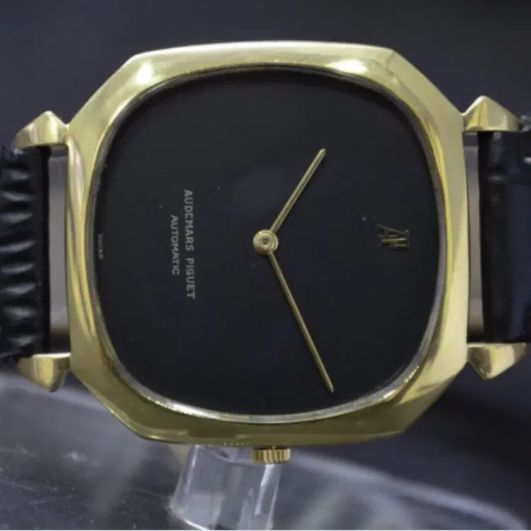 Audemars Piguet Vintage Ellipse Oval Gold Watch-Hover-Image