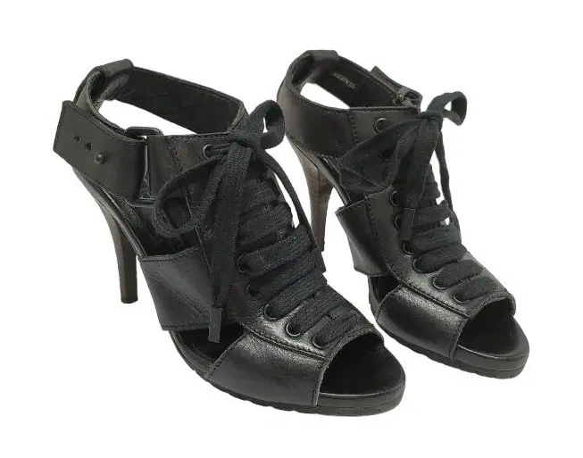 Size 37 - Burberry Black Sandals-Hover-Image