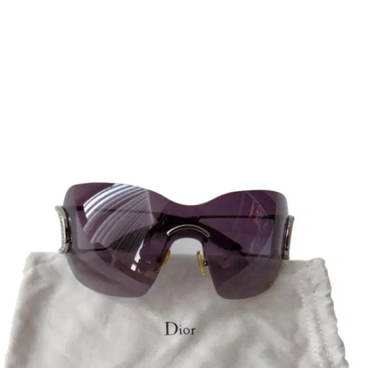 CHRISTIAN DIOR model DIORLY 1-Hover-Image