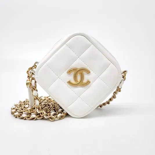 Chanel Diamondback AS2201