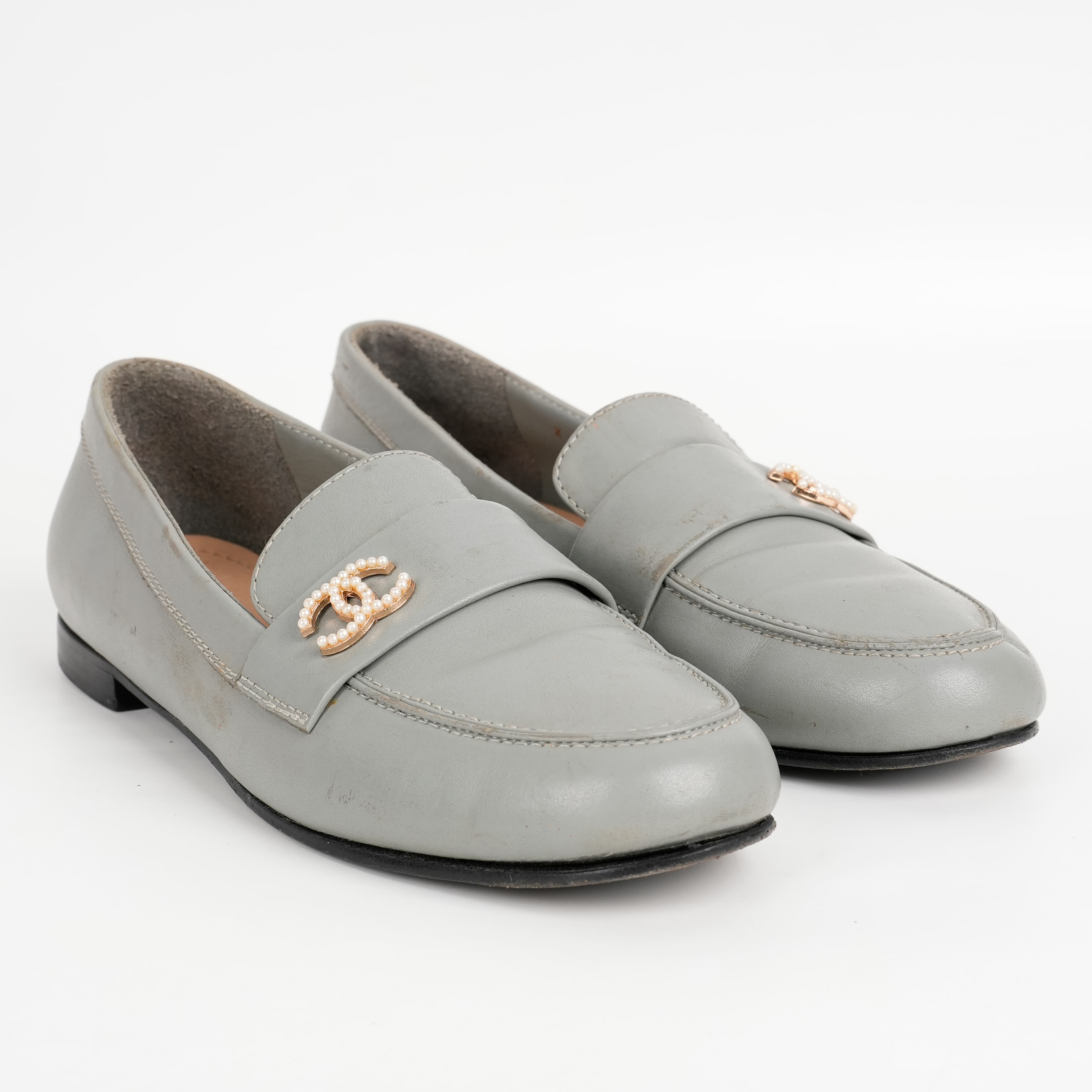 Size 38 - Chanel With A Gold-Tone Interlocking CC Logo Loafers