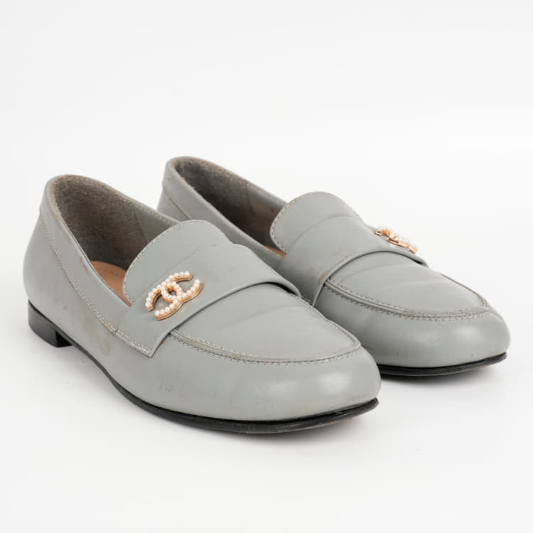 Size 38 - Chanel With A Gold-Tone Interlocking CC Logo Loafers-Hover-Image
