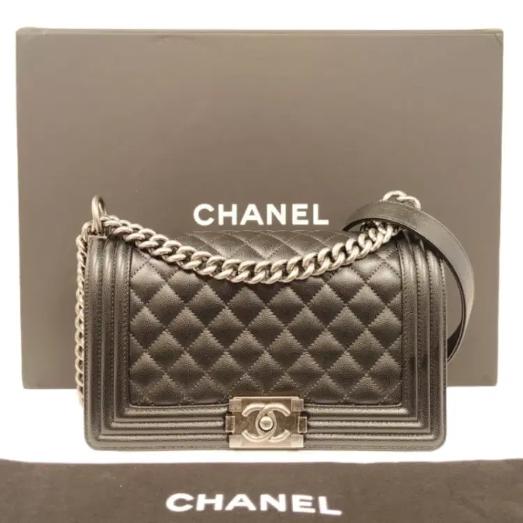 Chanel Boy Quilted Medium Flap Shoulder Bag-Hover-Image