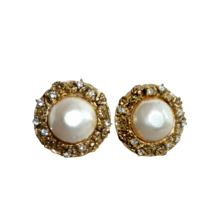 Chanel Diamond with tiny Camellia Pearl Clipped Earrings-Hover-Image
