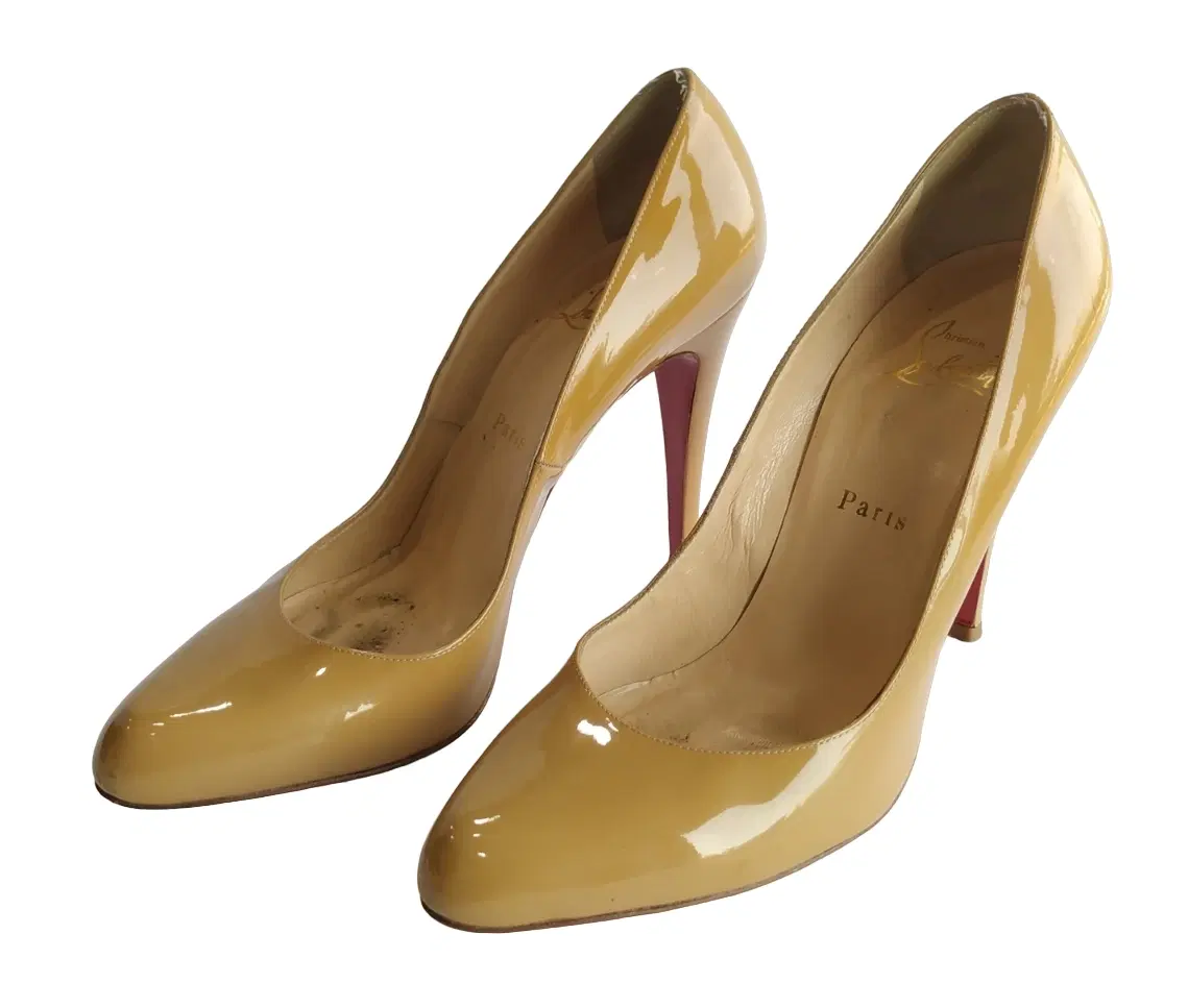 Size 40.5 - Christian Louboutin Beige Patent Leather Pumps