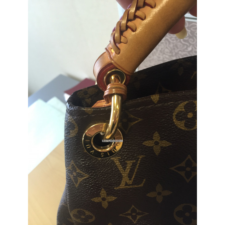 Louis Vuitton Artsy MM Monogram Shoulder Bag For Women