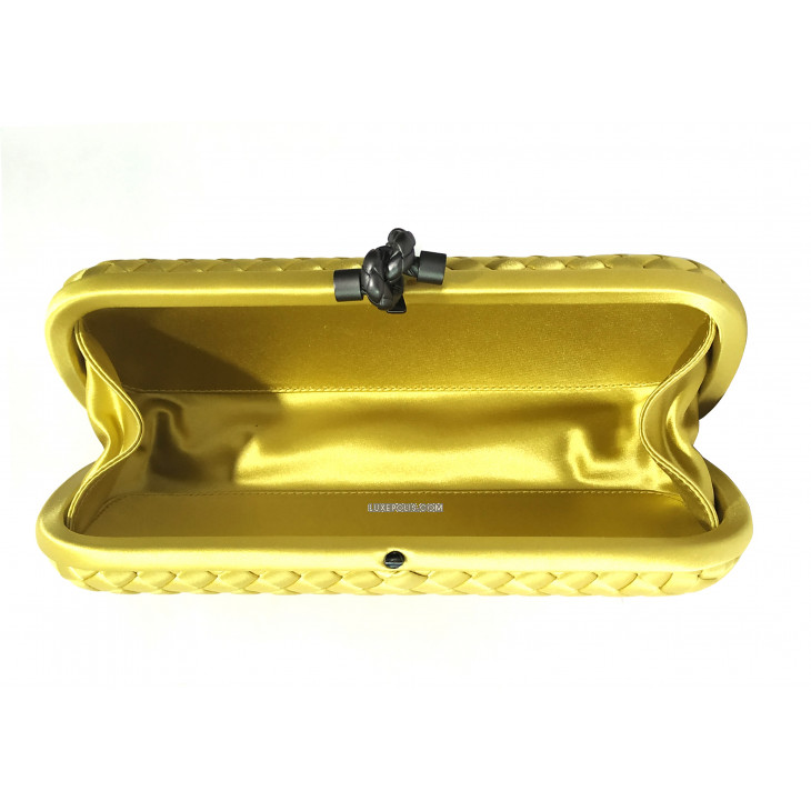 Bottega Veneta Intrecciato Sheepskin Impero Ayers Knot Clutch Gold –  EliteLaza