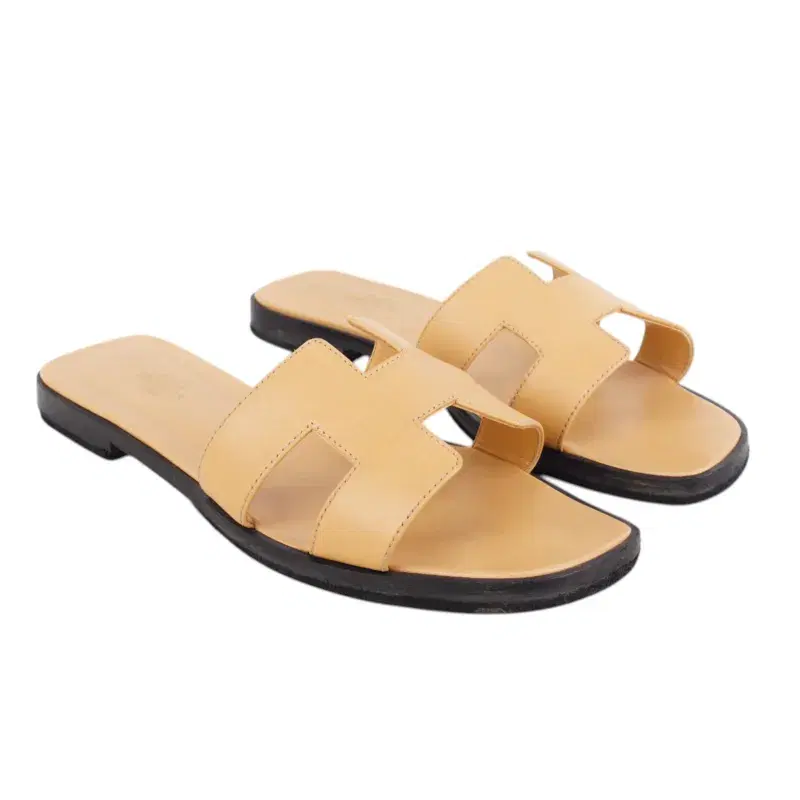 Hermes Oran In Patent Leather - Luxepolis India