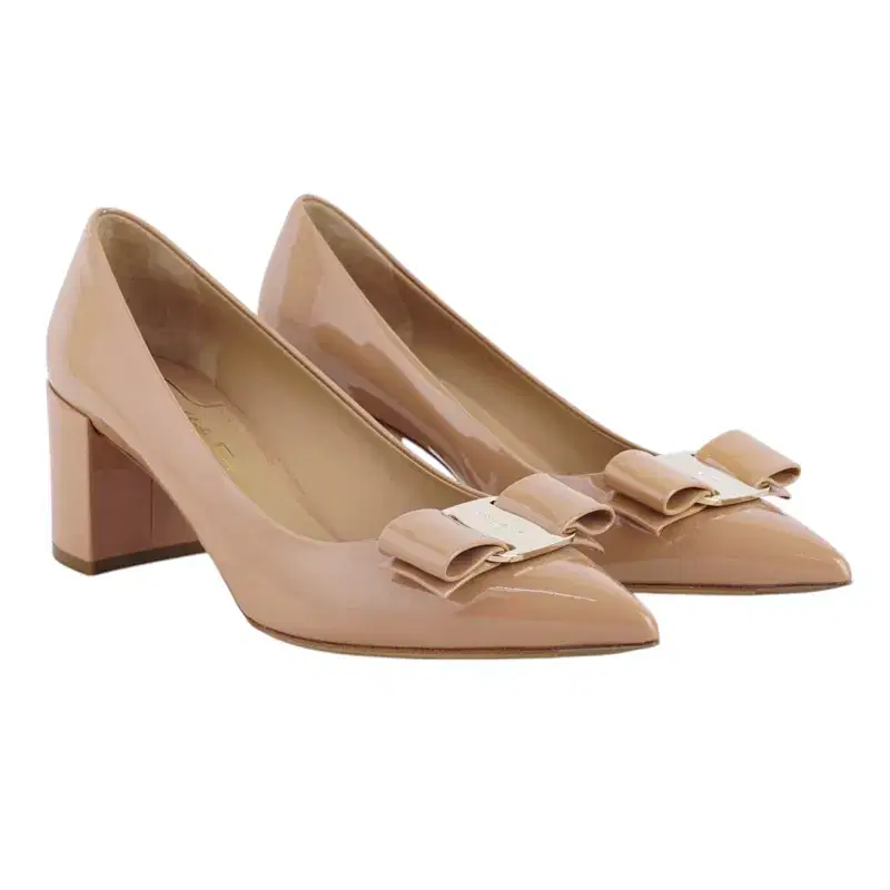 Salvatore Ferragamo Beige Patent Leather Pointed Toe Vara