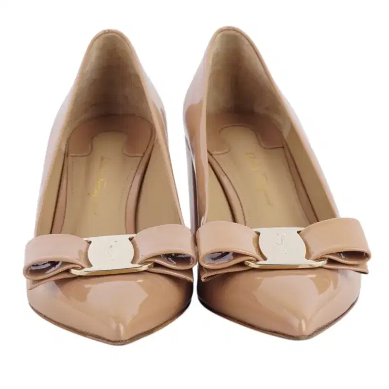 Salvatore Ferragamo Beige Patent Leather Pointed Toe Vara Bow