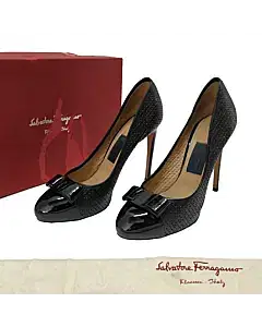 Salvatore Ferragamo Vara 1 Bow Black Leather Pumps