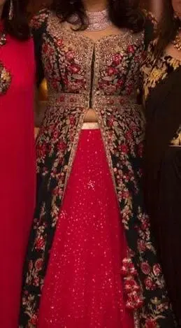 Dolly J Lahenga-Hover-Image
