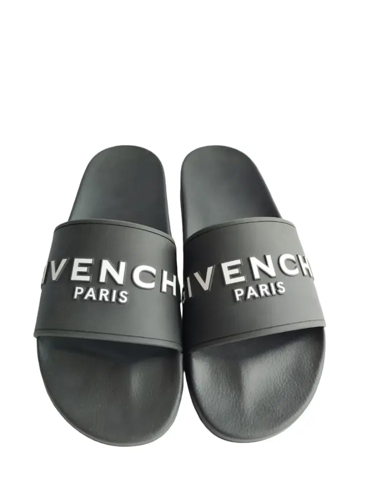 Givenchy Logo Slide-Hover-Image