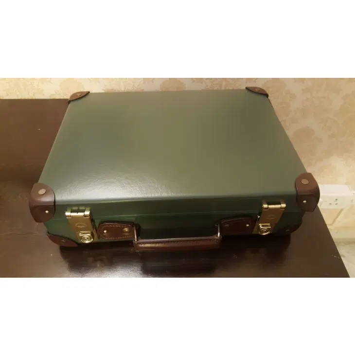 Globe-Trotter Centenary 18 Slim Attache - Green & Tan-Hover-Image