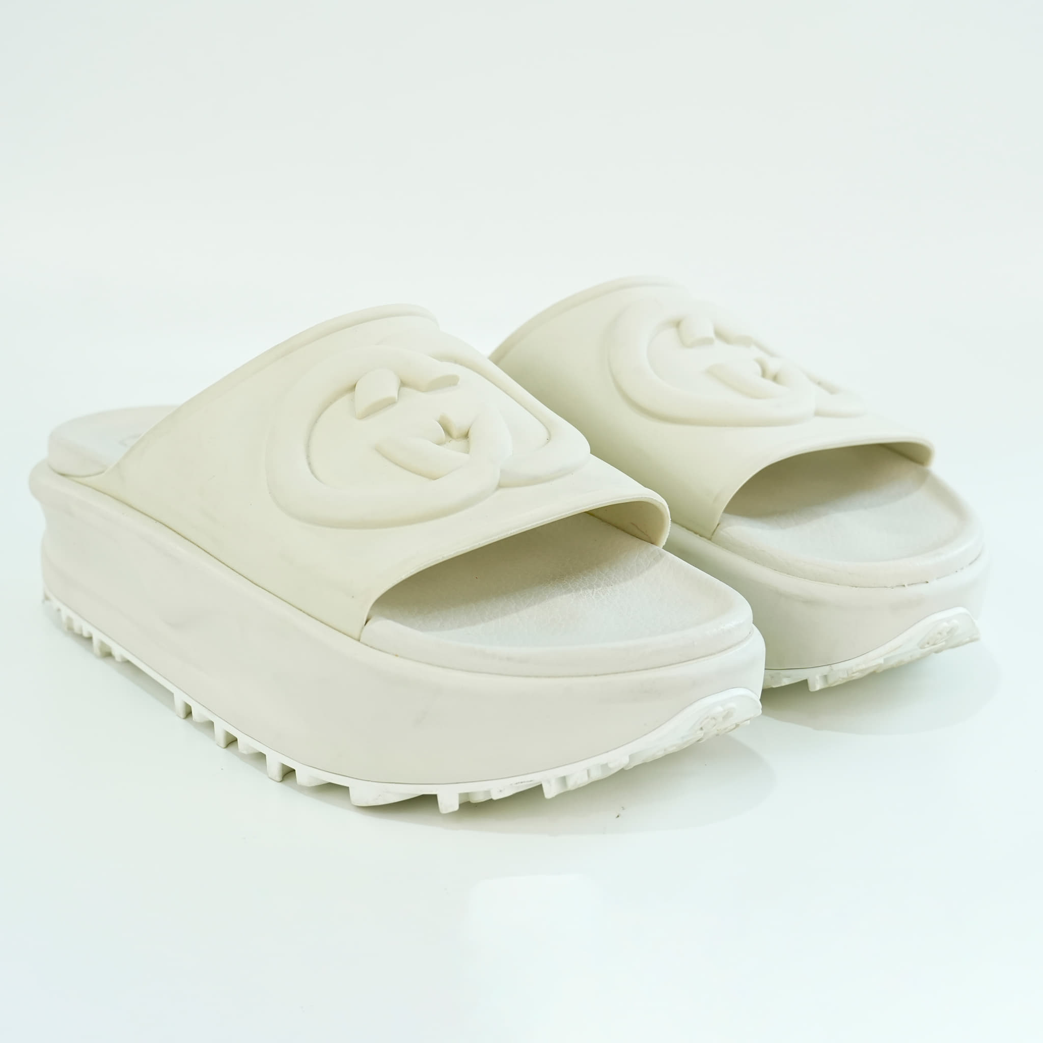 EU 38 - Gucci Interlocking G Slides