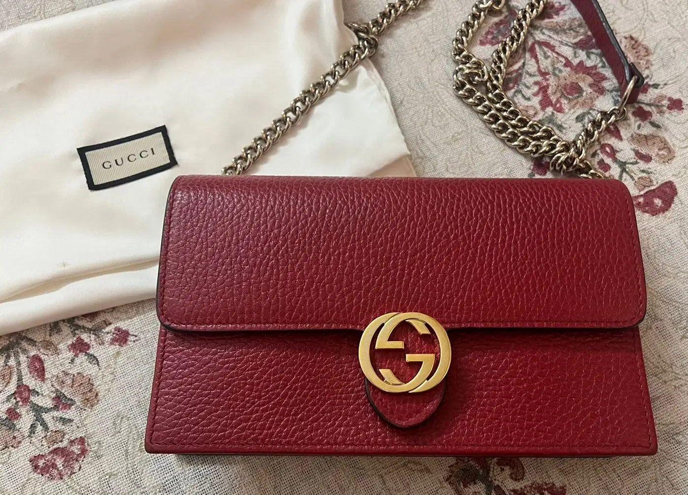 Gucci GG Interlocking Red Leather Chain Shoulder Bag - Luxepolis India