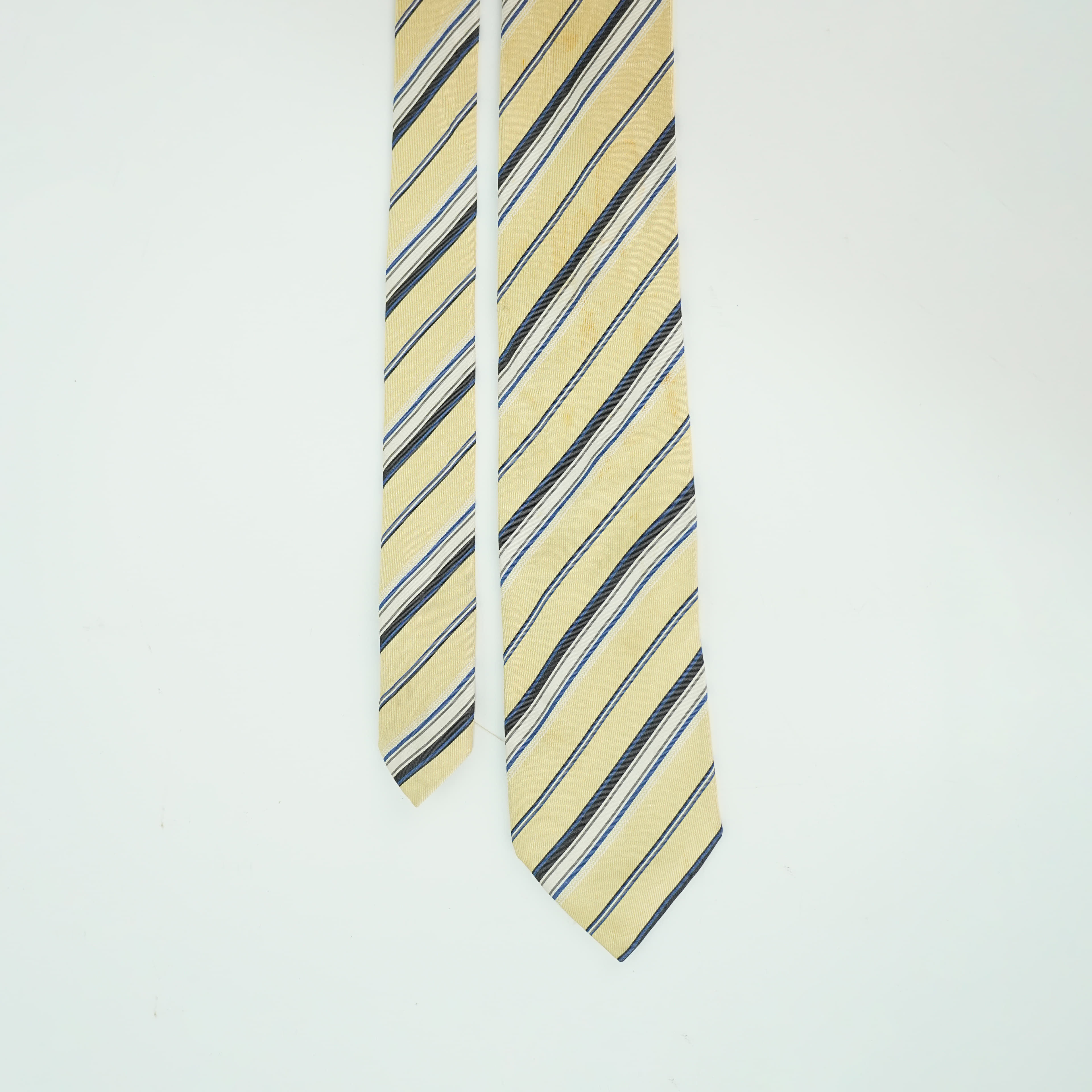 Hugo Boss Business Tie in Silk Yellow/ Navy Diagonal Stripe
