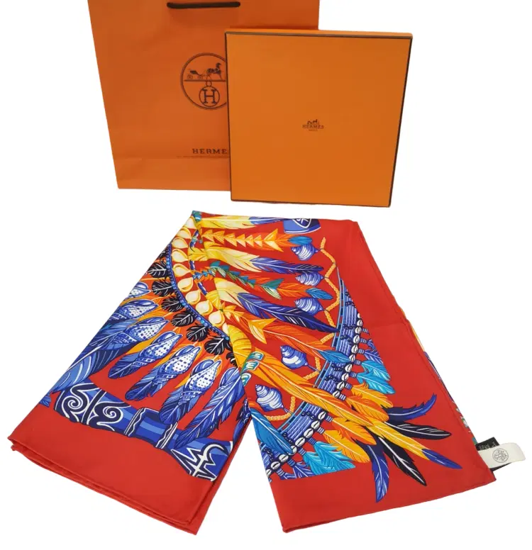 Hermes Silk La Danse Pacifique Scarf 90 Rouge Bleu Vif Bouton D'O-Hover-Image
