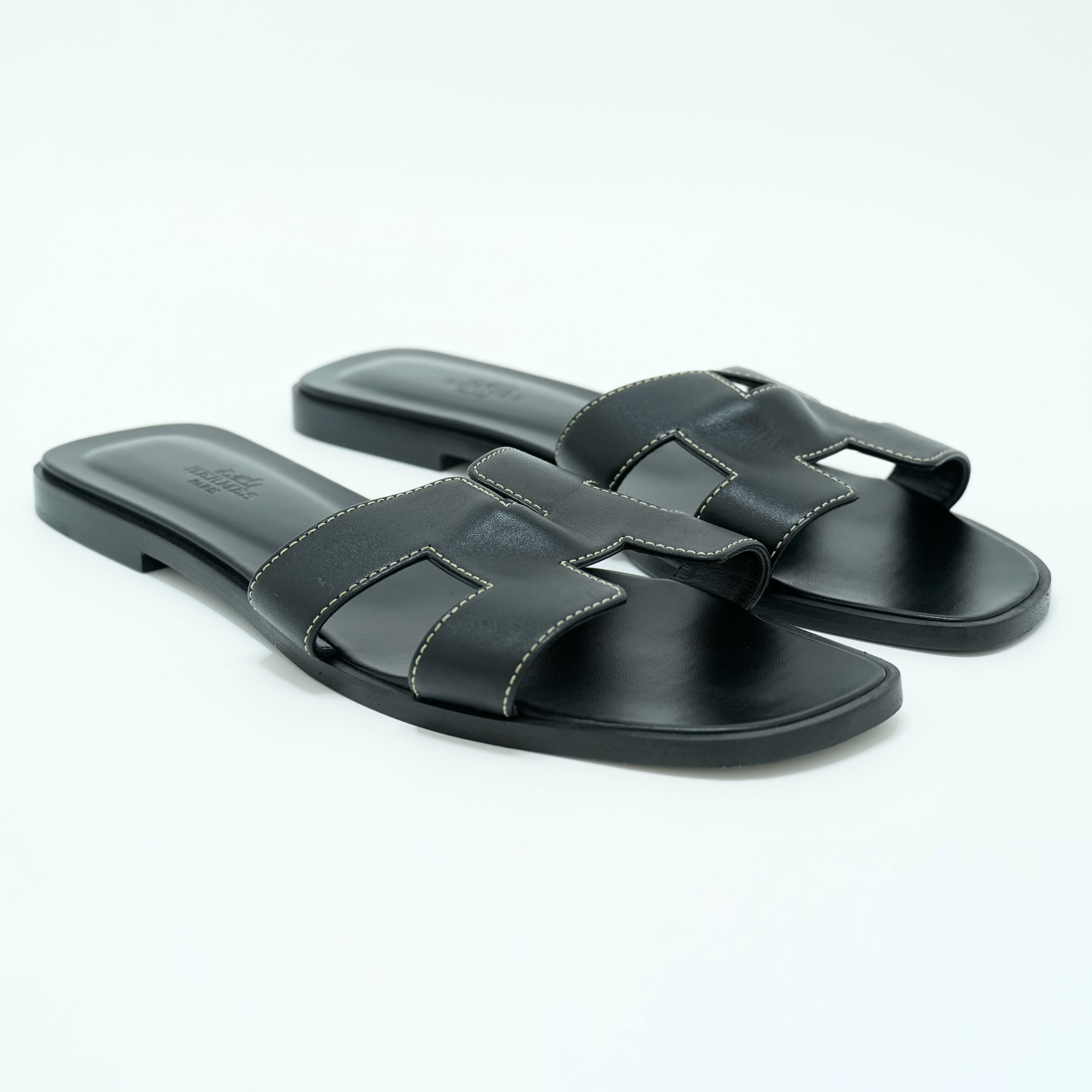 Size 39.5, Hermes Oran Sandals Noir