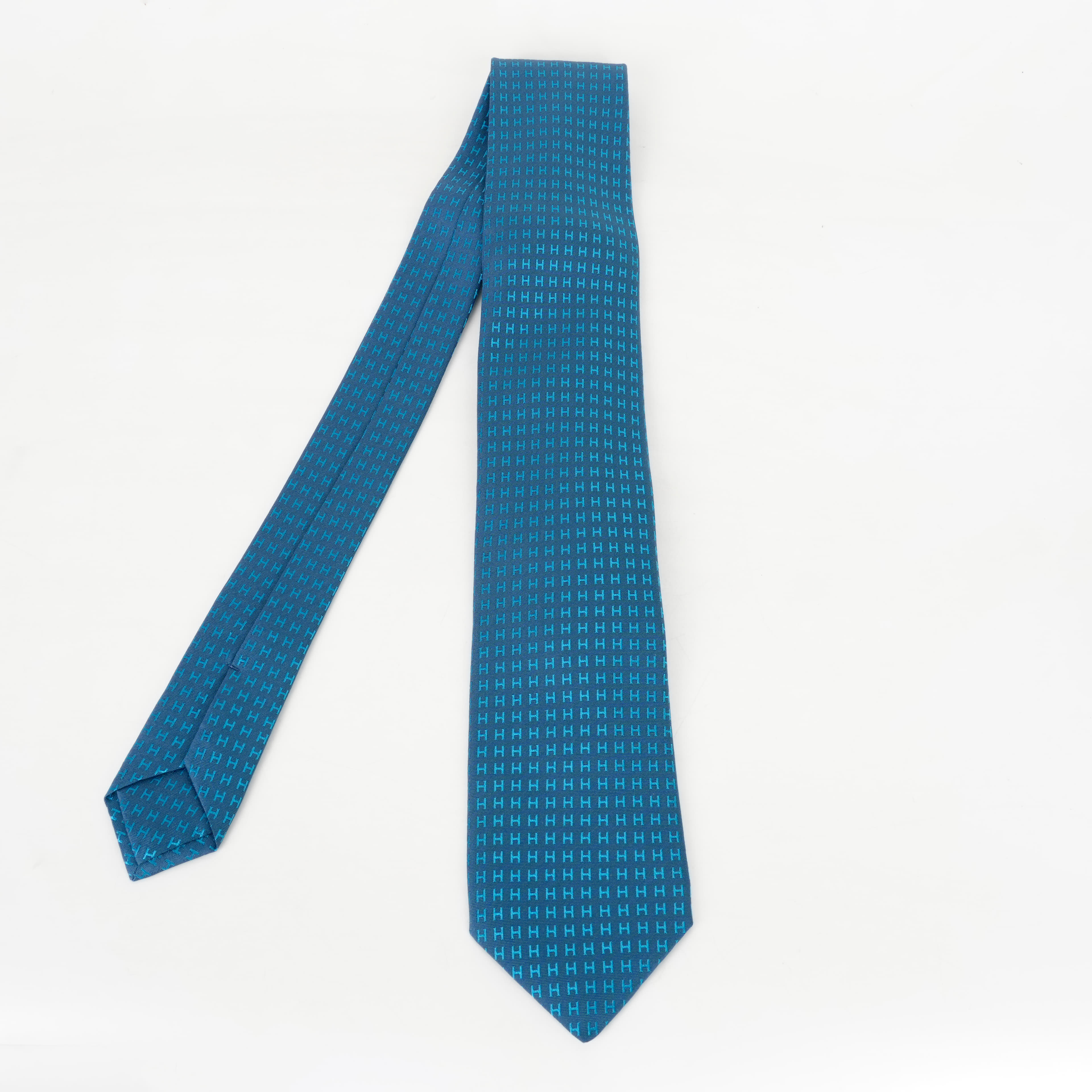 Hermés Faconnee H tie