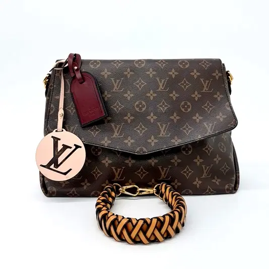 Louis Vuitton Monogram Beaubourg MM-Hover-Image