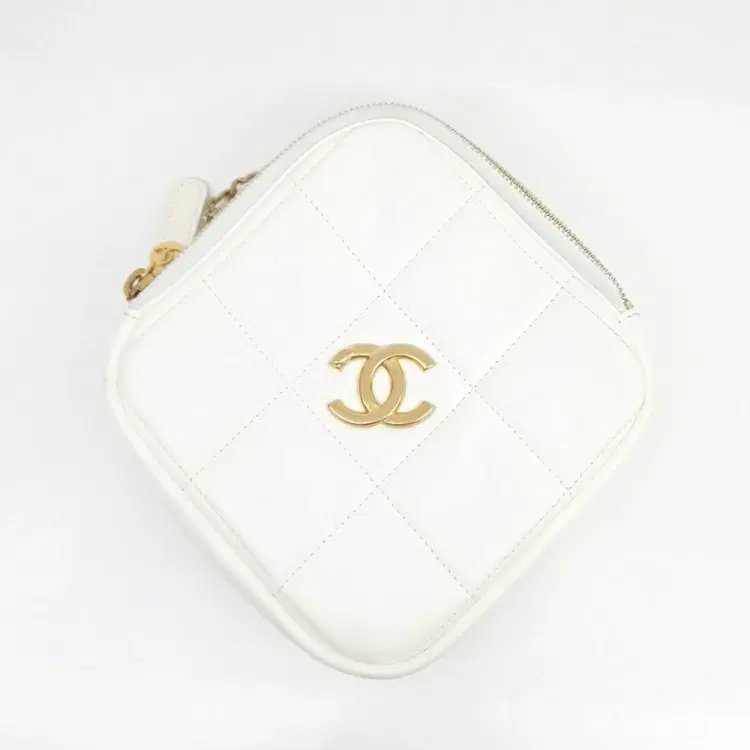 Chanel Diamondback AS2201-Hover-Image