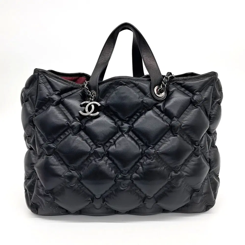 Chanel quilted chain shoulder bag