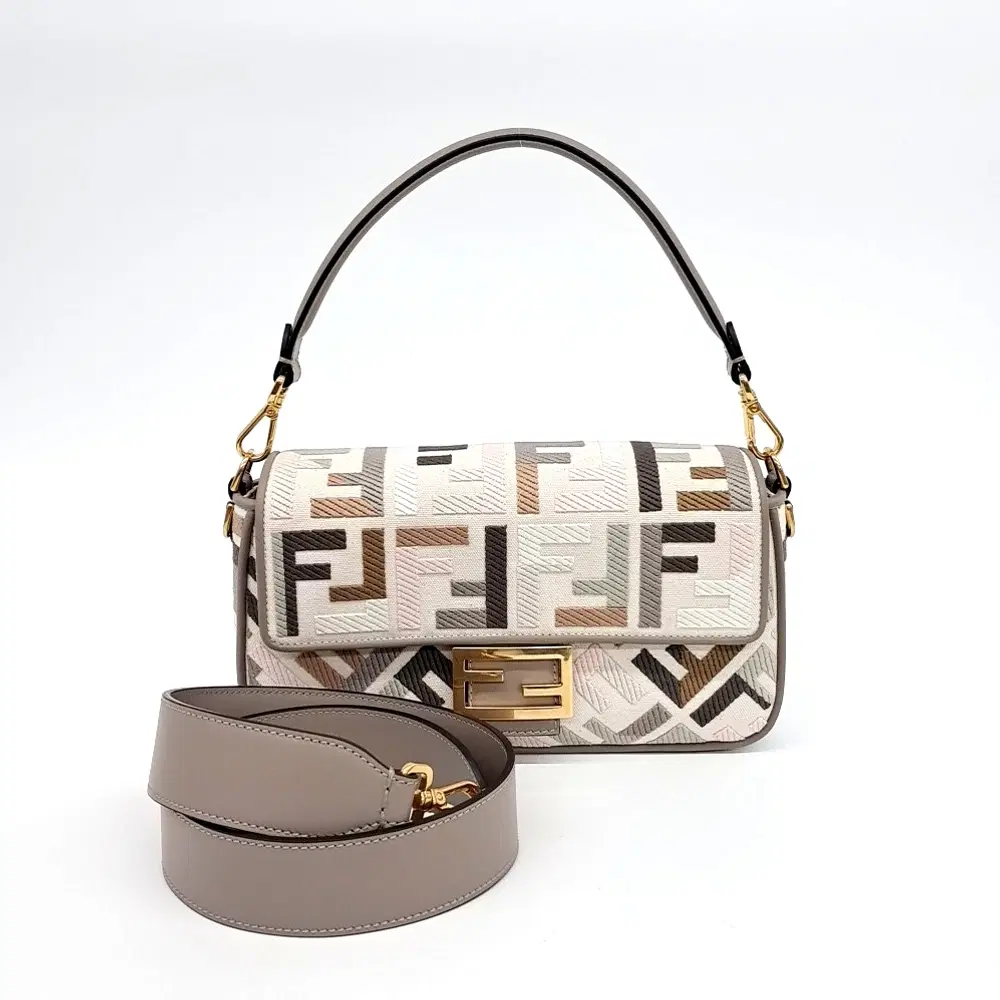 Fendi Baguette Bag (8BR600)