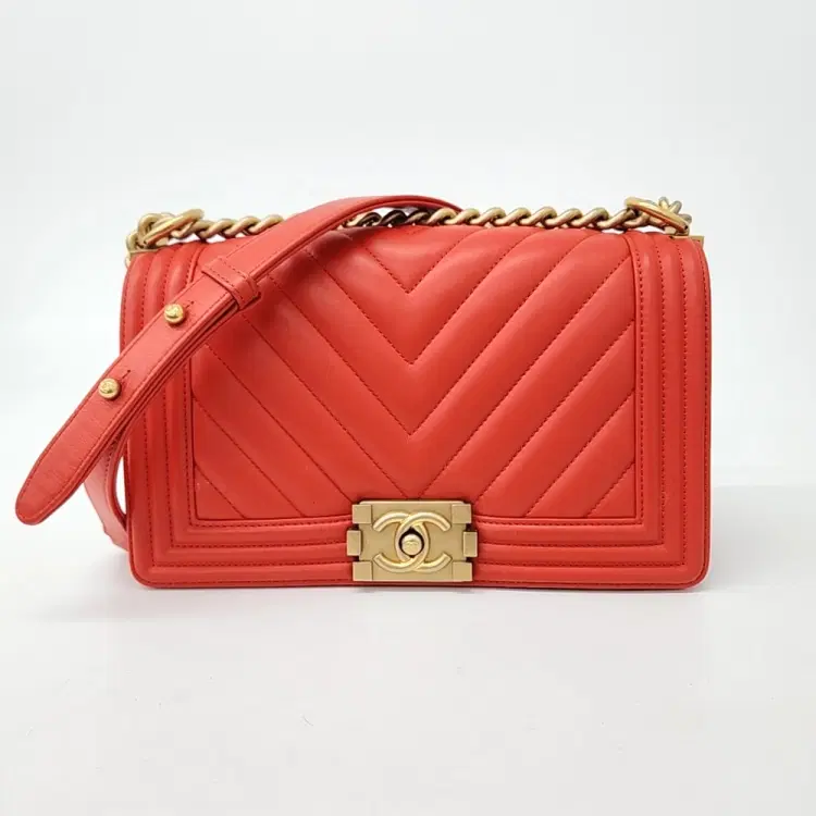 Chanel Chevron Boy Bag Medium-Hover-Image