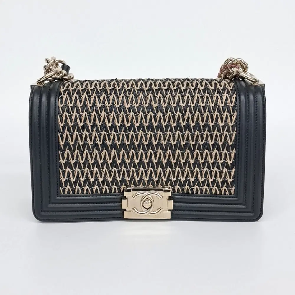 Chanel Boy Bag Medium A67086