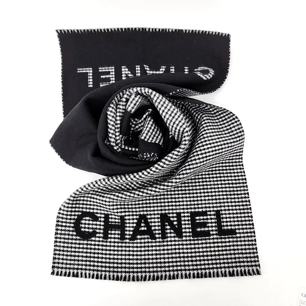 Chanel cashmere muffler