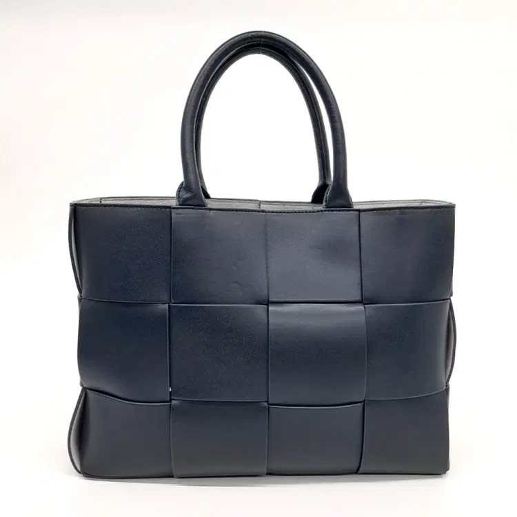 Bottega Veneta Arco Tote and Shoulder Bag-Hover-Image