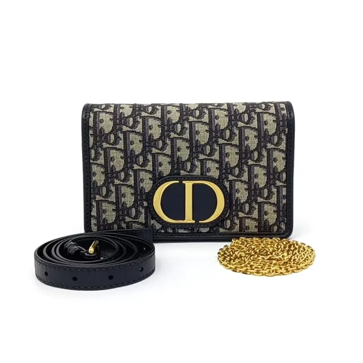 Christian Dior 30 Montaigne Two-in-One Pouch Bag-Hover-Image
