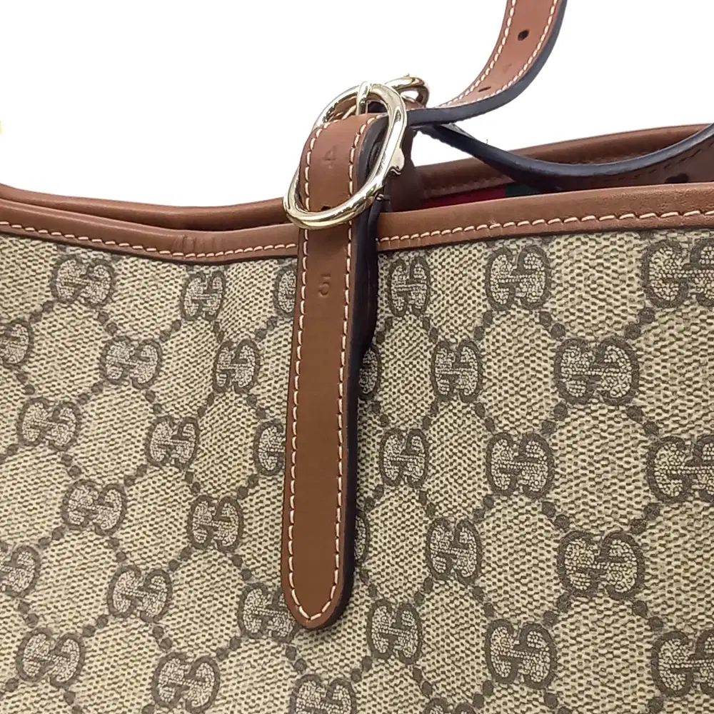 Luxepolis India - Gucci GG Emblem Medium Shoulder Bag (815213