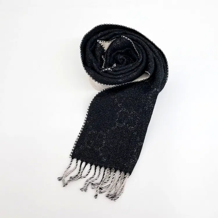 Gucci muffler-Hover-Image