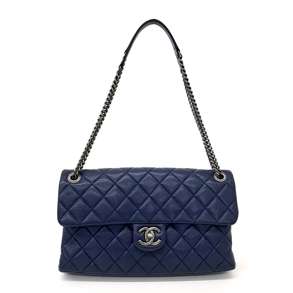 Chanel chain shoulder bag