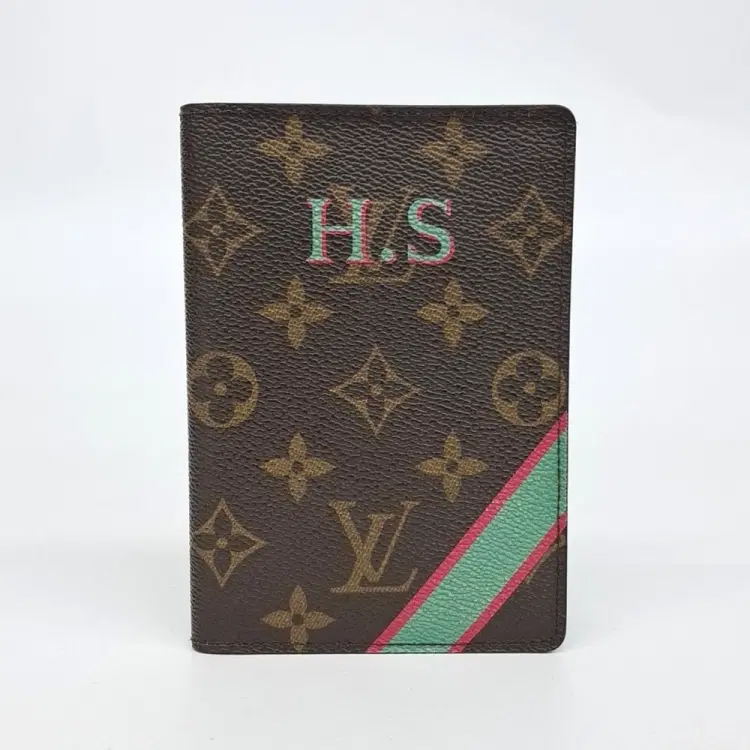 Louis Vuitton Monogram Passport Wallet-Hover-Image
