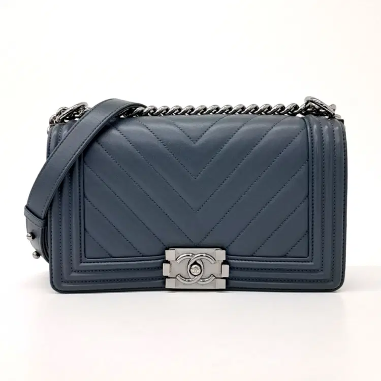 Chanel Chevron Boy Bag Medium-Hover-Image