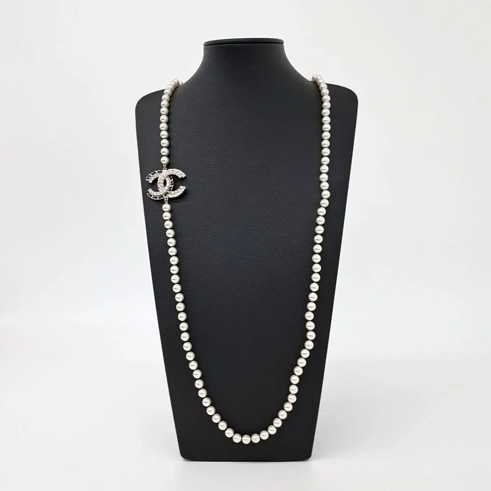Chanel pearl necklace